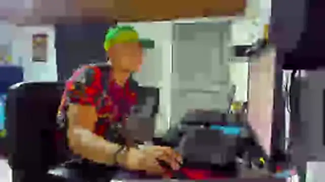 Snapshot of Malek_Ivonny chatting on 11/06/25, 11:37 Malek Ivonny online show from 11/06/25, 11:37