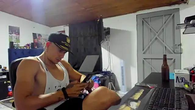 Snapshot of Malek_Ivonny chatting on 02/12/26, 11:11 Malek Ivonny online show from 02/12/26, 11:11