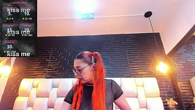 EmilyyRed online show from 11/14/25, 08:40