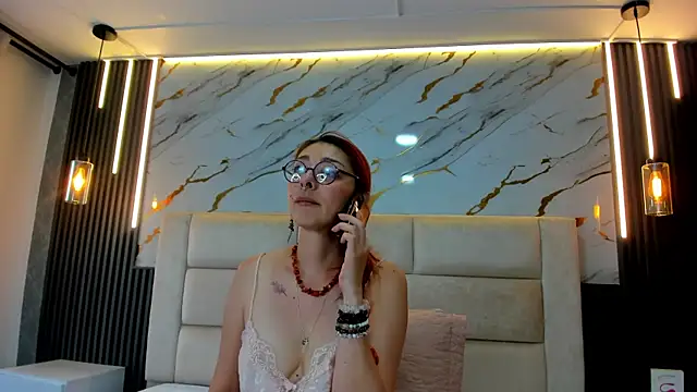 EmilyyRed online show from 11/26/25, 08:21