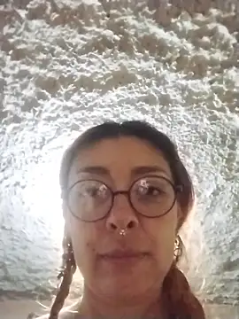 EmilyyRed online show from 11/28/25, 03:58