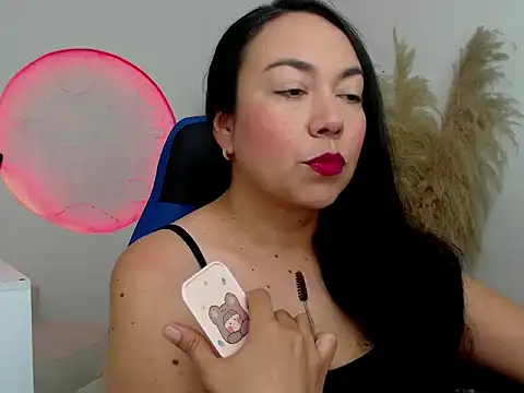 Yadis hot online show from 11/10/25, 09:25