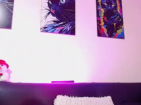 Caroline Jons online show from 12/01/25, 01:05