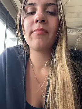 Snapshot of sarah_honey__ chatting on 07/28/26, 03:43 sarah honey online show from 07/28/26, 03:43