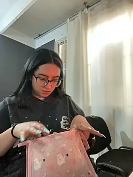 Kloe Novoa online show from 11/12/25, 12:49