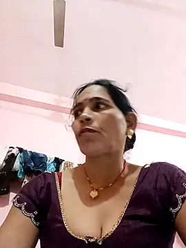 Snapshot of Indiangueen chatting on 10/27/25, 05:28 Indiangueen online show from 10/27/25, 05:28