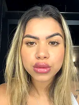 Snapshot of Alanna-foxx chatting on 10/29/25, 12:13 Alanna-foxx online show from 10/29/25, 12:13