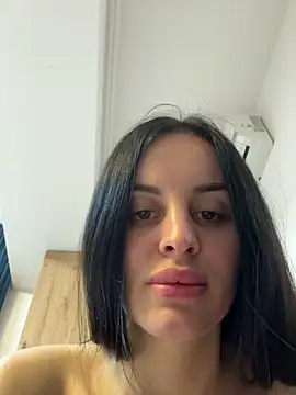 Snapshot of Alexiaaa121 chatting on 12/15/25, 02:10 Alexiaaa121 online show from 12/15/25, 02:10