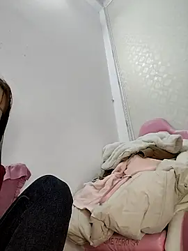 Snapshot of ezabel- chatting on 12/15/25, 01:15 ezabel- online show from 12/15/25, 01:15