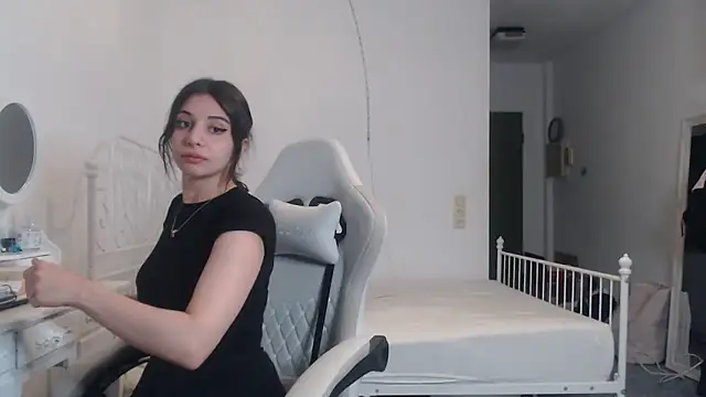 Snapshot of bellefleurrr chatting on 05/28/26, 10:18 bellefleurrr online show from 05/28/26, 10:18