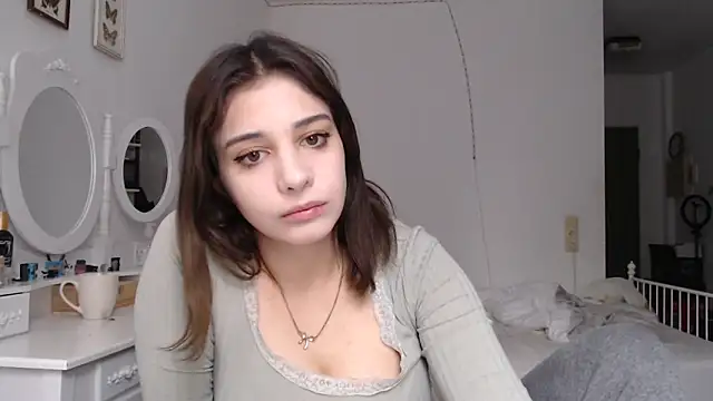 Snapshot of bellefleurrr chatting on 06/06/26, 04:01 bellefleurrr online show from 06/06/26, 04:01
