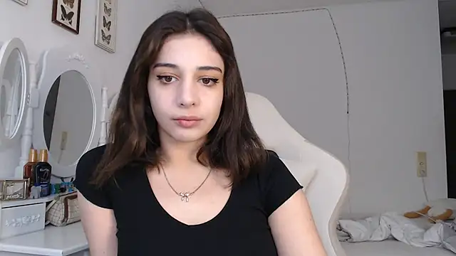 Snapshot of bellefleurrr chatting on 06/09/26, 04:40 bellefleurrr online show from 06/09/26, 04:40