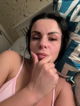 Snapshot of EmmaVayne chatting on 03/03/26, 08:31 EmmaVayne online show from 03/03/26, 08:31