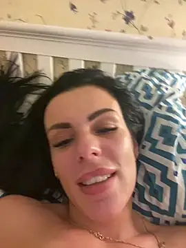 Snapshot of EmmaVayne chatting on 03/08/26, 02:04 EmmaVayne online show from 03/08/26, 02:04