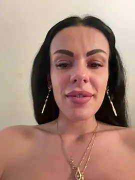 Snapshot of EmmaVayne chatting on 03/16/26, 08:35 EmmaVayne online show from 03/16/26, 08:35