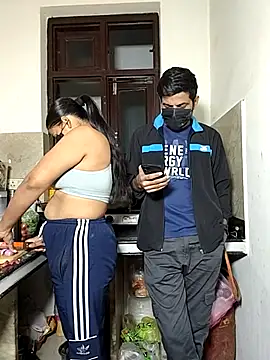 Snapshot of Heena-143 chatting on 12/17/25, 02:34 Heena-143 online show from 12/17/25, 02:34