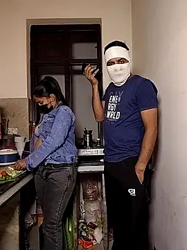 Snapshot of Heena-143 chatting on 12/18/25, 02:56 Heena-143 online show from 12/18/25, 02:56