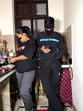 Snapshot of Heena-143 chatting on 01/08/26, 03:25 Heena-143 online show from 01/08/26, 03:25