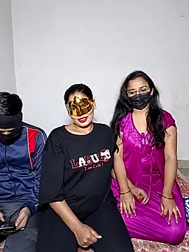 Snapshot of Heena-143 chatting on 01/14/26, 04:12 Heena-143 online show from 01/14/26, 04:12