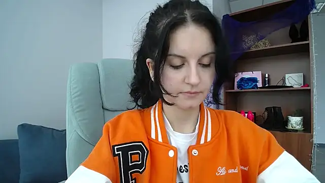 Snapshot of StellaAnia chatting on 11/03/25, 10:49 StellaAnia online show from 11/03/25, 10:49