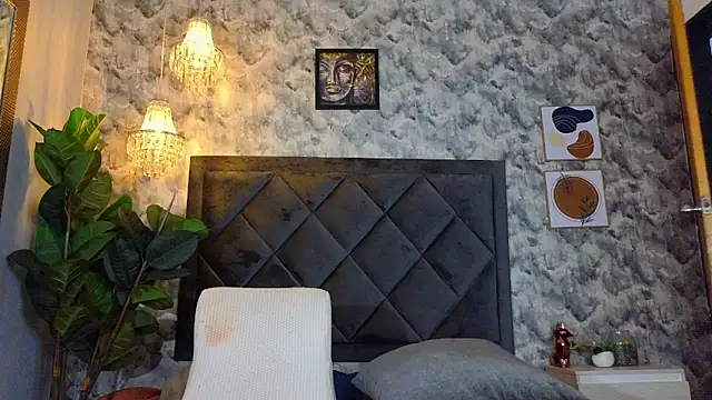 Snapshot of Indi_rave chatting on 11/14/25, 01:32 Indi rave online show from 11/14/25, 01:32