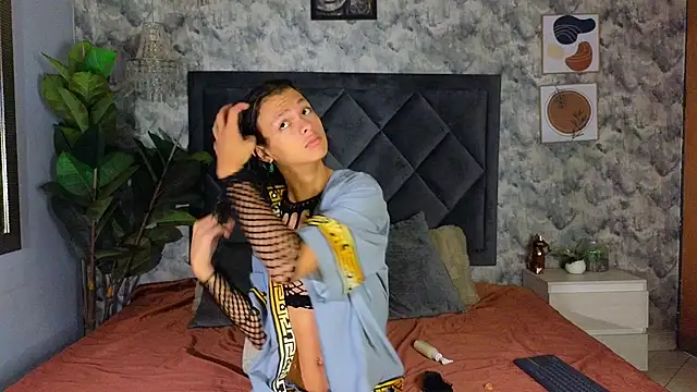 Snapshot of Indi_rave chatting on 11/19/25, 12:49 Indi rave online show from 11/19/25, 12:49