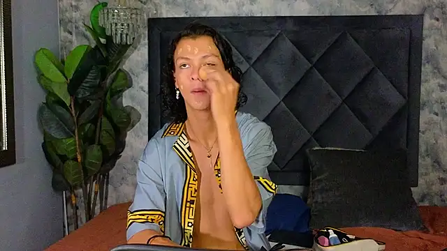 Snapshot of Indi_rave chatting on 11/22/25, 01:43 Indi rave online show from 11/22/25, 01:43