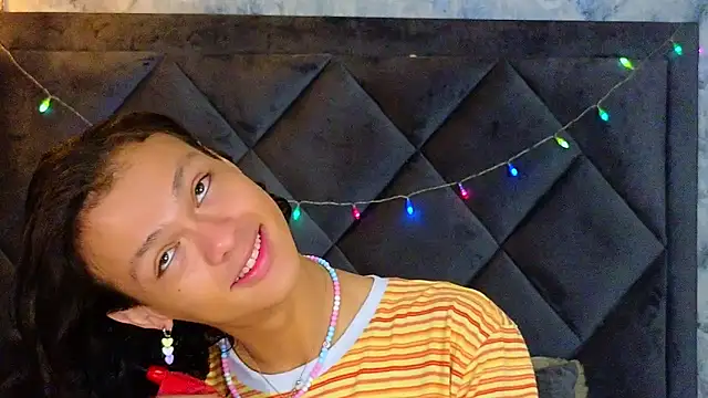 Snapshot of Indi_rave chatting on 11/26/25, 01:01 Indi rave online show from 11/26/25, 01:01