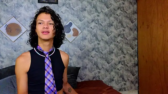 Snapshot of Indi_rave chatting on 12/15/25, 01:15 Indi rave online show from 12/15/25, 01:15