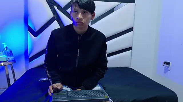 ALEXANDRO BOVER online show from 11/04/25, 07:13