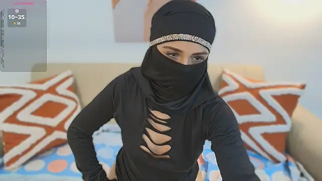 Snapshot of Lailaa_lush chatting on 10/31/25, 07:42 Lailaa lush online show from 10/31/25, 07:42