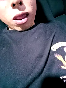 Snapshot of robinhd1234 chatting on 12/20/25, 11:12 robinhd1234 online show from 12/20/25, 11:12