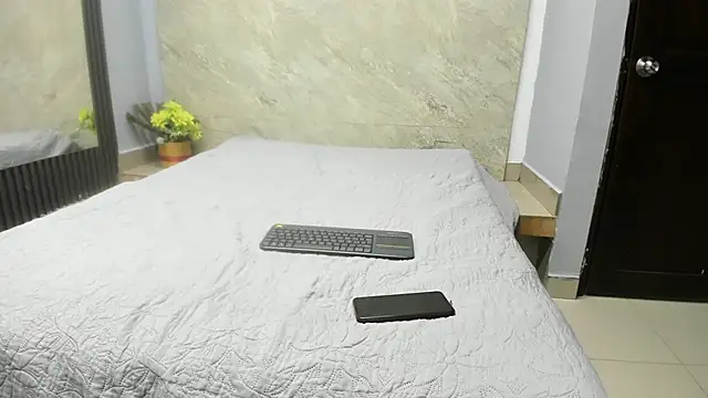 Sarahh-19 online show from 11/27/25, 11:45