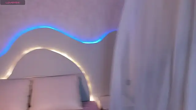 Snapshot of EmiliClarke chatting on 01/13/26, 07:41 EmiliClarke online show from 01/13/26, 07:41