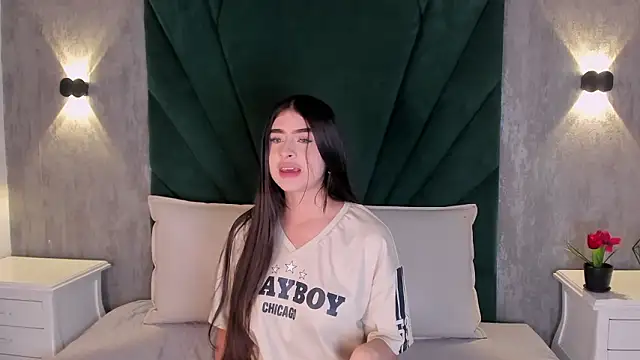 EmiliClarke online show from 03/02/26, 12:23