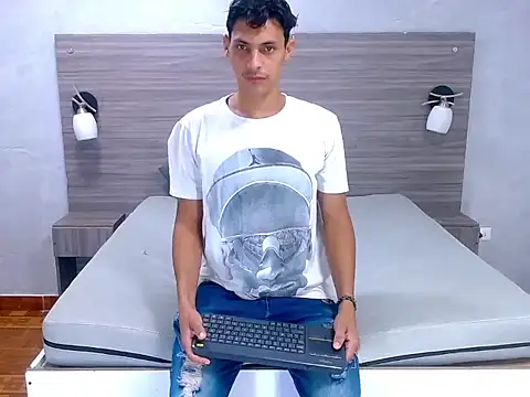 wiltom  online show from 11/15/25, 03:26