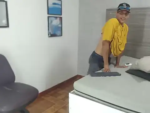 wiltom  online show from 11/30/25, 04:00