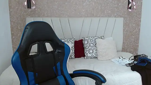 Snapshot of AliceSmity_ chatting on 12/21/25, 05:53 AliceSmity online show from 12/21/25, 05:53