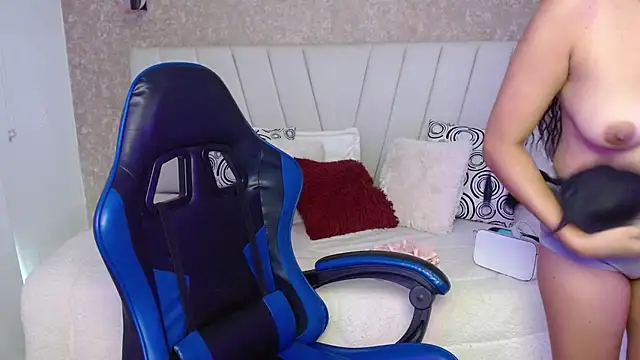 Snapshot of AliceSmity_ chatting on 01/19/26, 12:09 AliceSmity online show from 01/19/26, 12:09