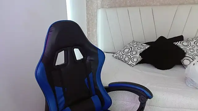 Snapshot of AliceSmity_ chatting on 02/07/26, 12:20 AliceSmity online show from 02/07/26, 12:20