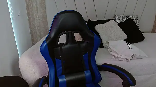 Snapshot of AliceSmity_ chatting on 03/02/26, 12:23 AliceSmity online show from 03/02/26, 12:23