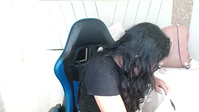 Snapshot of AliceSmity_ chatting on 03/12/26, 12:00 AliceSmity online show from 03/12/26, 12:00