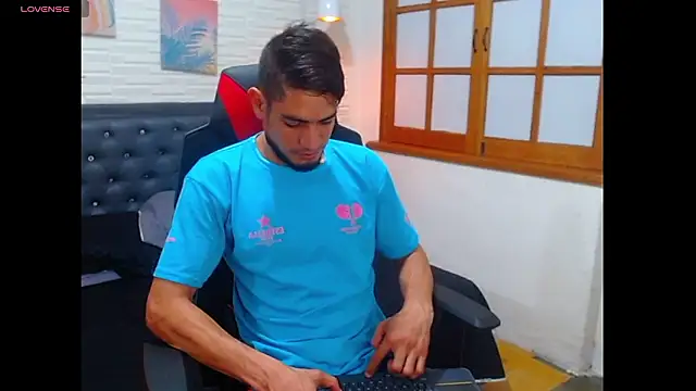 Snapshot of Tribilin_ht chatting on 03/08/26, 01:03 Tribilin ht online show from 03/08/26, 01:03