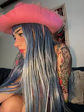 Snapshot of NinaHex chatting on 11/14/25, 01:54 NinaHex online show from 11/14/25, 01:54