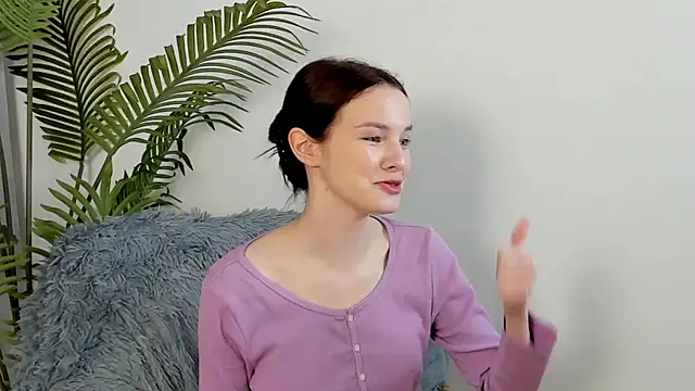 Snapshot of MariamShapouri chatting on 10/26/25, 07:14 MariamShapouri online show from 10/26/25, 07:14