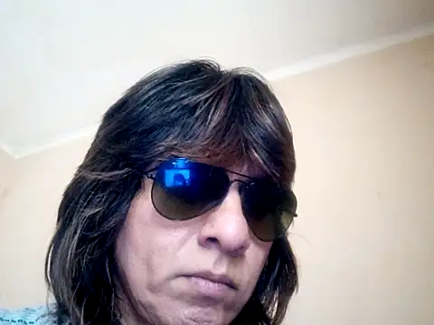 Snapshot of Robbie_78 chatting on 03/09/26, 06:12 Robbie 78 online show from 03/09/26, 06:12