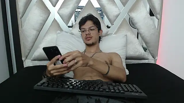 BrayanOconer08 online show from 11/16/25, 05:35