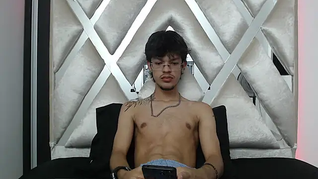 BrayanOconer08 online show from 11/17/25, 05:46