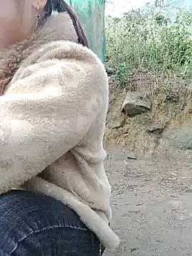 yeu-yeu online show from 12/22/25, 01:24