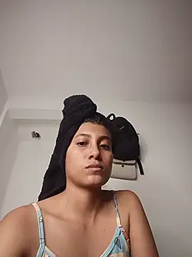 YeseniaRodriguez3 online show from 01/06/26, 11:51